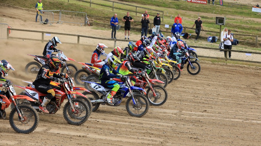 Starten går for MX1-klassen, som føres an af Nichlas Bjerregaard fra Han Herred Motor Klub
(Foto: Klaus Rasmussen)